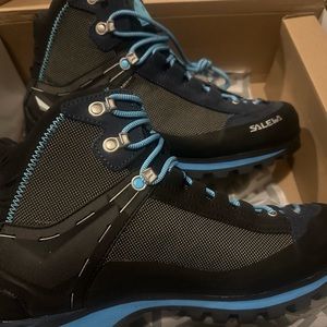 Salewa Women's Crow GTX Mountaineering Boot